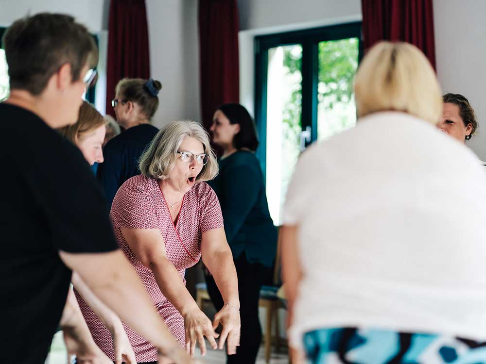 Chorleiterin Sandra Lücke
