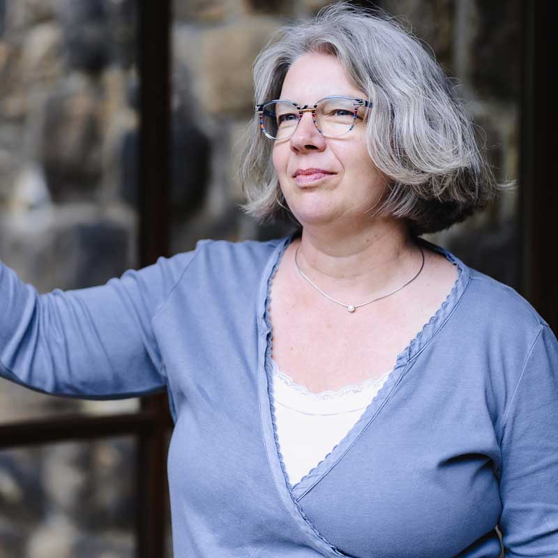 Chorleiterin Sandra Lücke